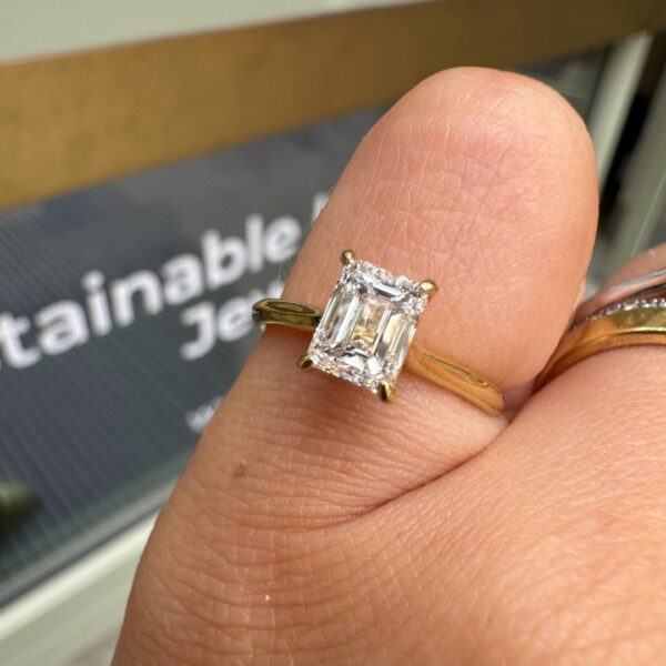 Anello Marie solitario diamante lab grown Marie oro etico fairmined 18k