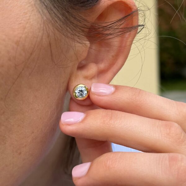 Orecchino Vera in oro giallo 18k carati etico 750 Fairmined e diamante lab grown da laboratorio | Fàbera Jewelry