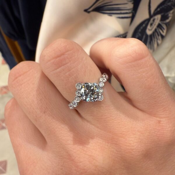 Anello di fidanzamento solitario Eva oro fairmined etico 18k 750 diamanti lab grown diamanti da laboratorio Fàbera Jewelry
