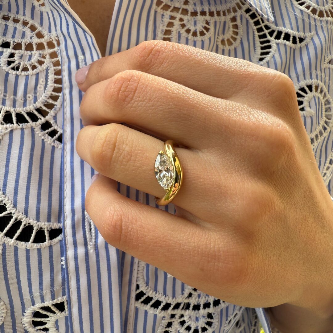 Anello di fidanzamento solitario Frida oro fairmined etico 18k 750 diamanti lab grown diamanti da laboratorio Fàbera Jewelry