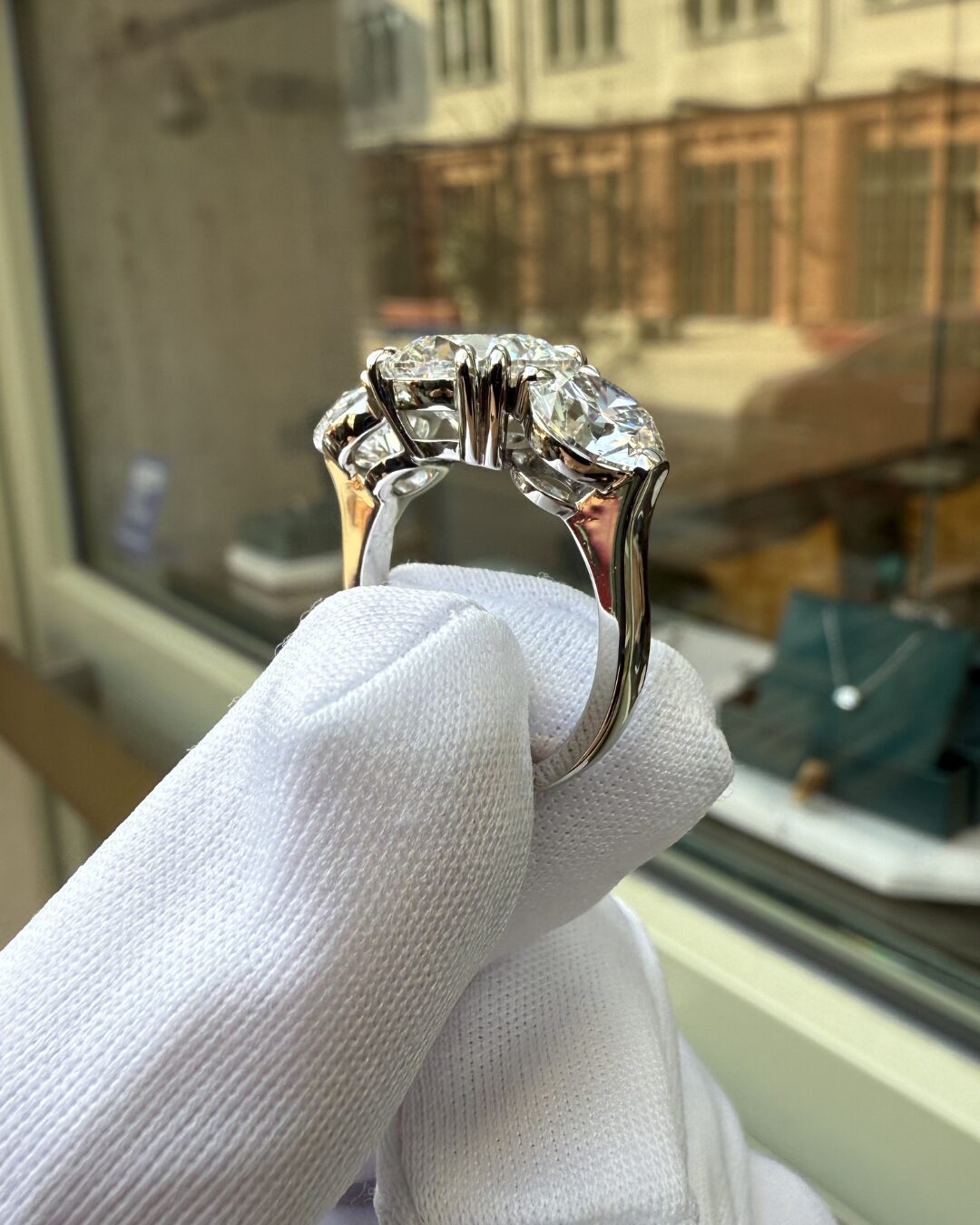 Platino 950 vs oro bianco: quale scegliere per l'anello di fidanzamento? Fàbera Jewelry | Atelier in Firenze