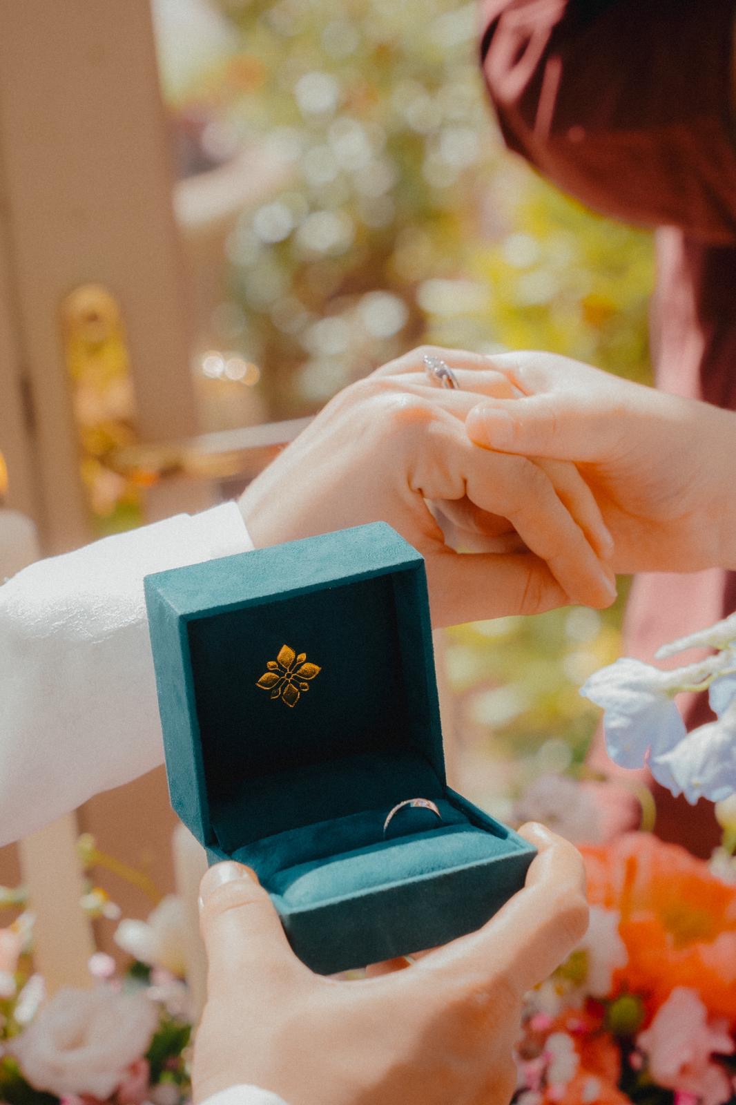 Martina_proposta anello di fidanzamento Fàbera con diamante lab-grown certificato e oro Fairmined 18k